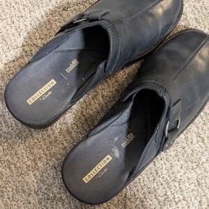 Clarks Women's BlackSlip-On Leather Loafers.